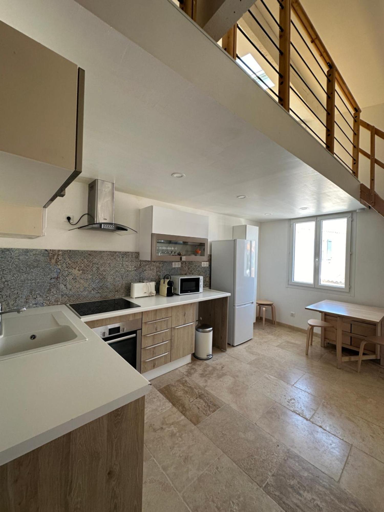 Appartement Avec Vue Sur L Eglise Des Saintes Eksteriør bilde