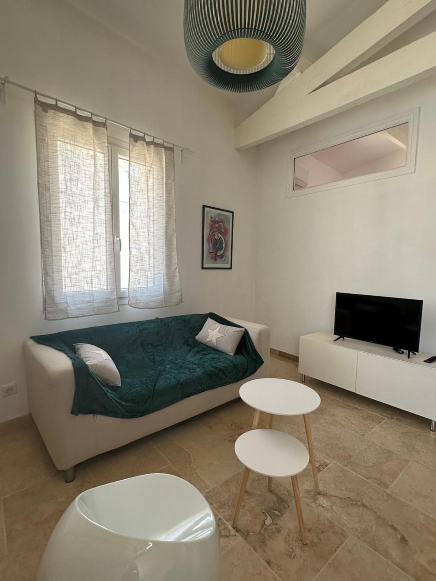 Appartement Avec Vue Sur L Eglise Des Saintes Eksteriør bilde