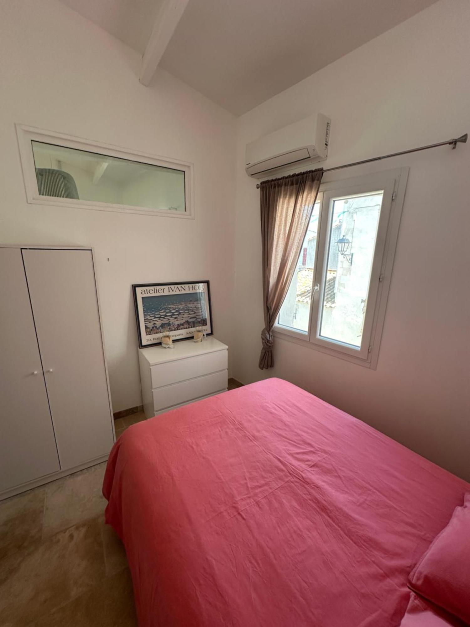 Appartement Avec Vue Sur L Eglise Des Saintes Eksteriør bilde