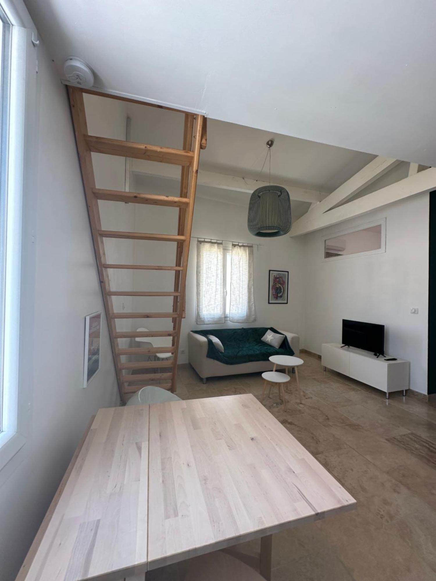 Appartement Avec Vue Sur L Eglise Des Saintes Eksteriør bilde